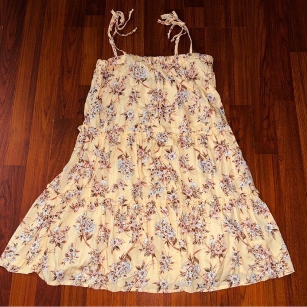 As U Wish Women’s Sleeveless Tiered Yellow Floral Mini Dress Size Medium